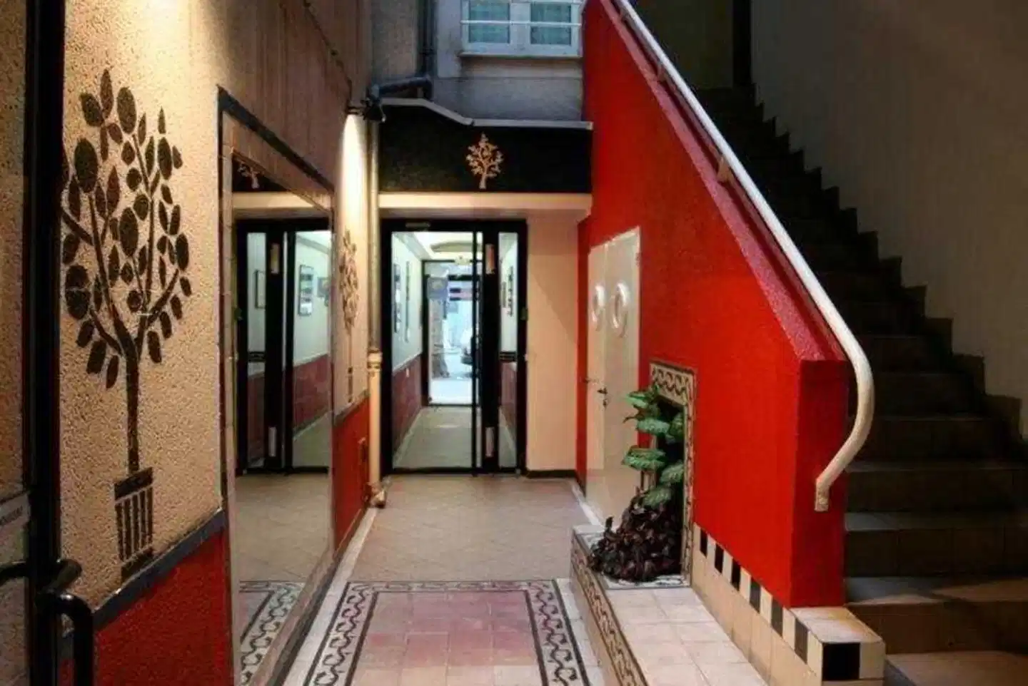 Hotel Brady  - Gare de l'Est Aussenansicht