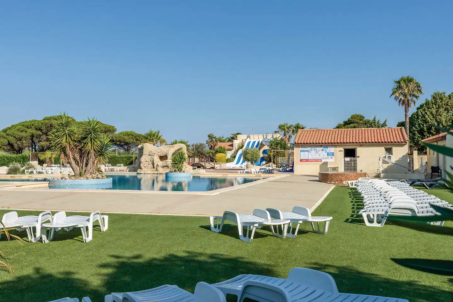 Domaine Les Mûriers Pool