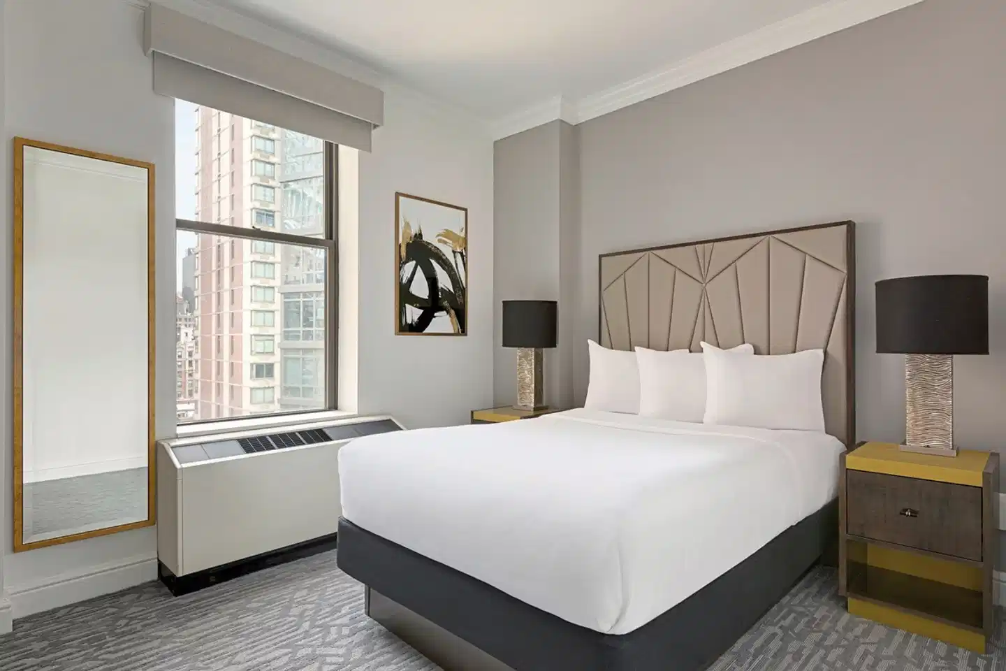 Martinique New York on Broadway, Curio Collection by Hilton Wohnbeispiel