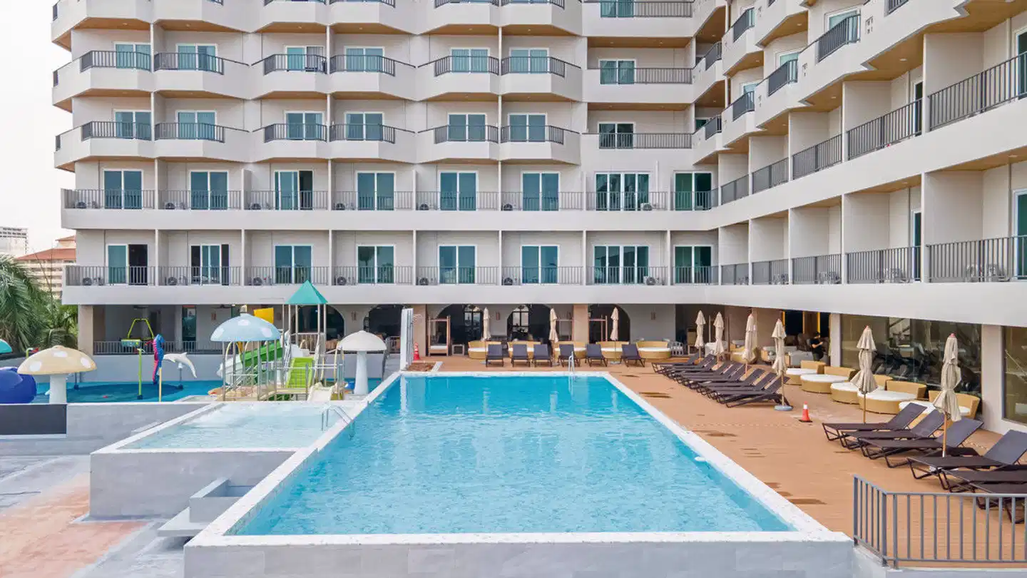 Jomtien Thani Hotel Pool