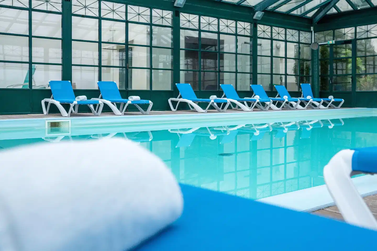 SOWELL HÔTELS Le Beach Hallenbad