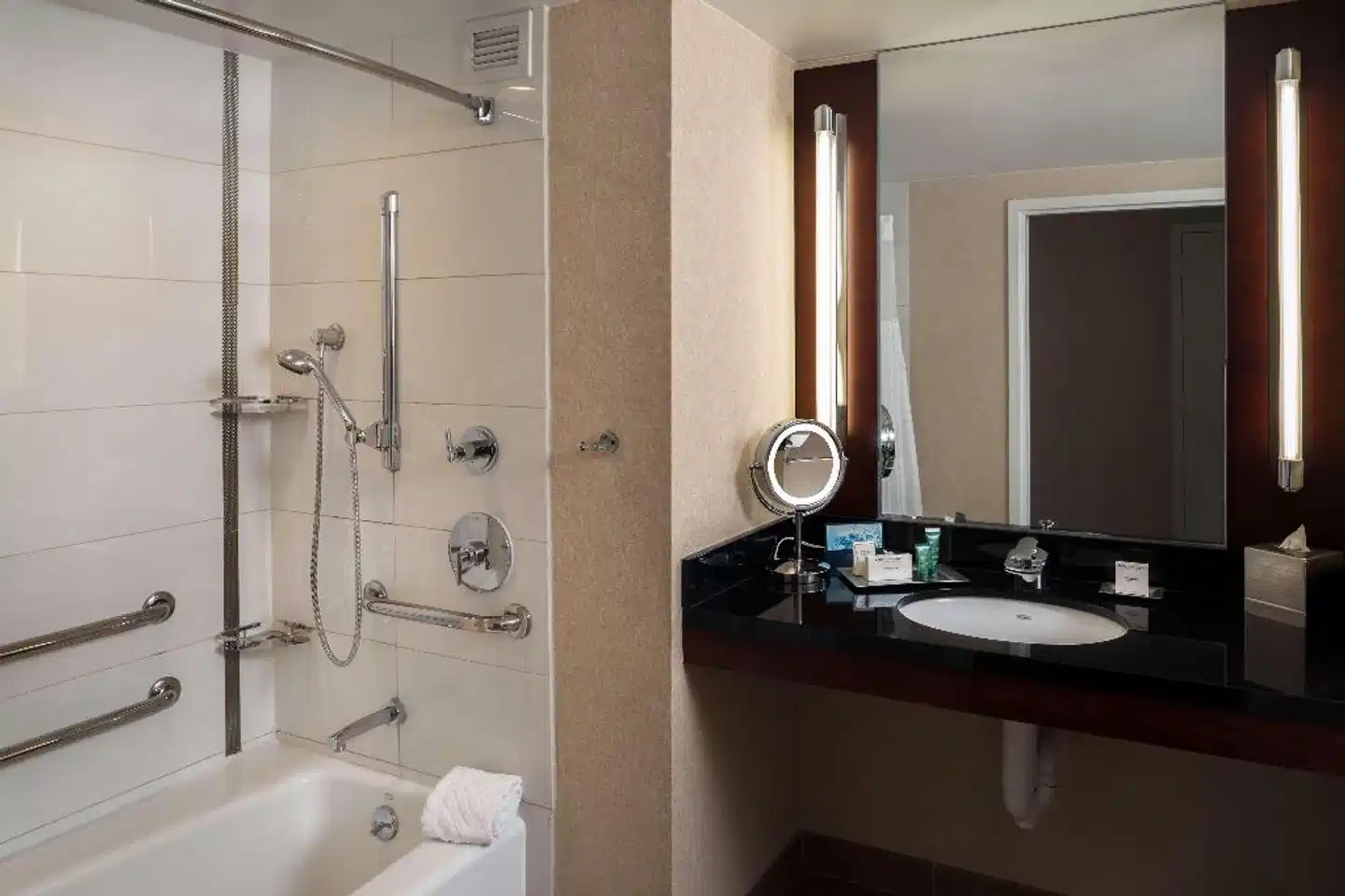 Hilton Charlotte Uptown Badezimmer