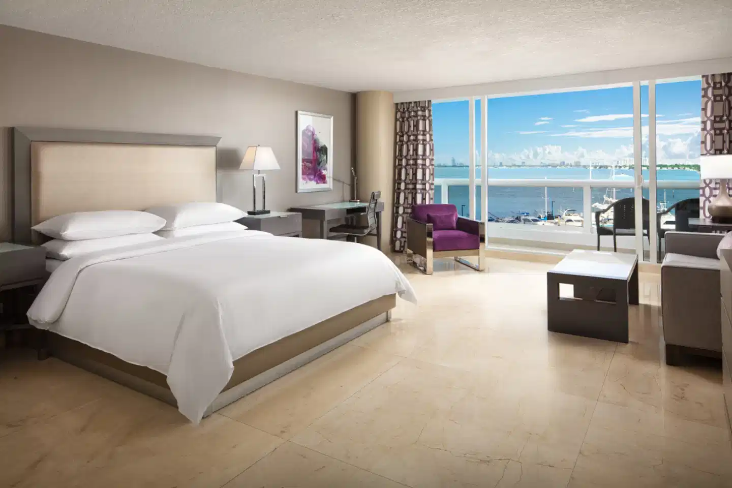 DoubleTree by Hilton Grand Hotel Biscayne Bay Bay Wohnbeispiel