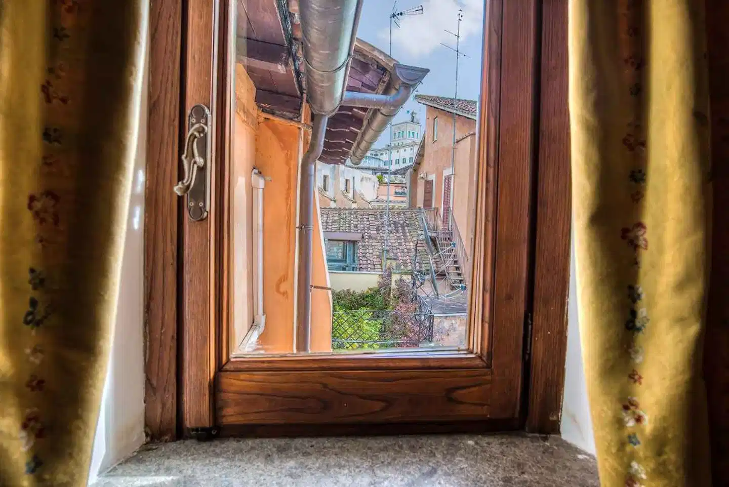 Fontana Hotel Rome Lobby