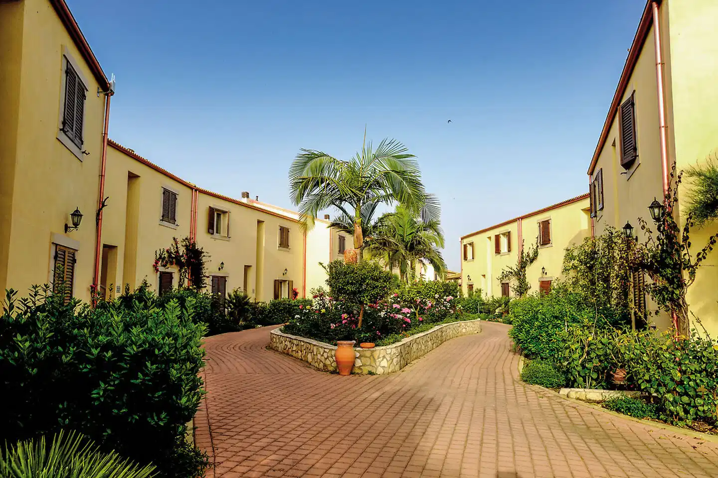 GH Avalon Sikani Resort Aussenansicht