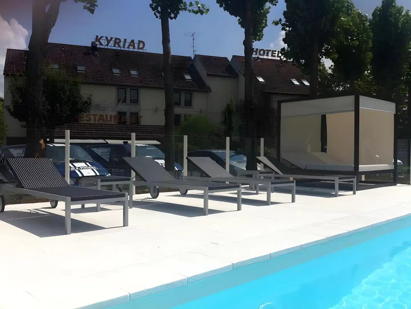 Kyriad Dijon Est Mirande Pool