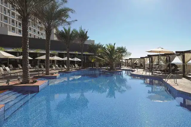 Radisson Blu Hotel, Abu Dhabi Yas Island Pool