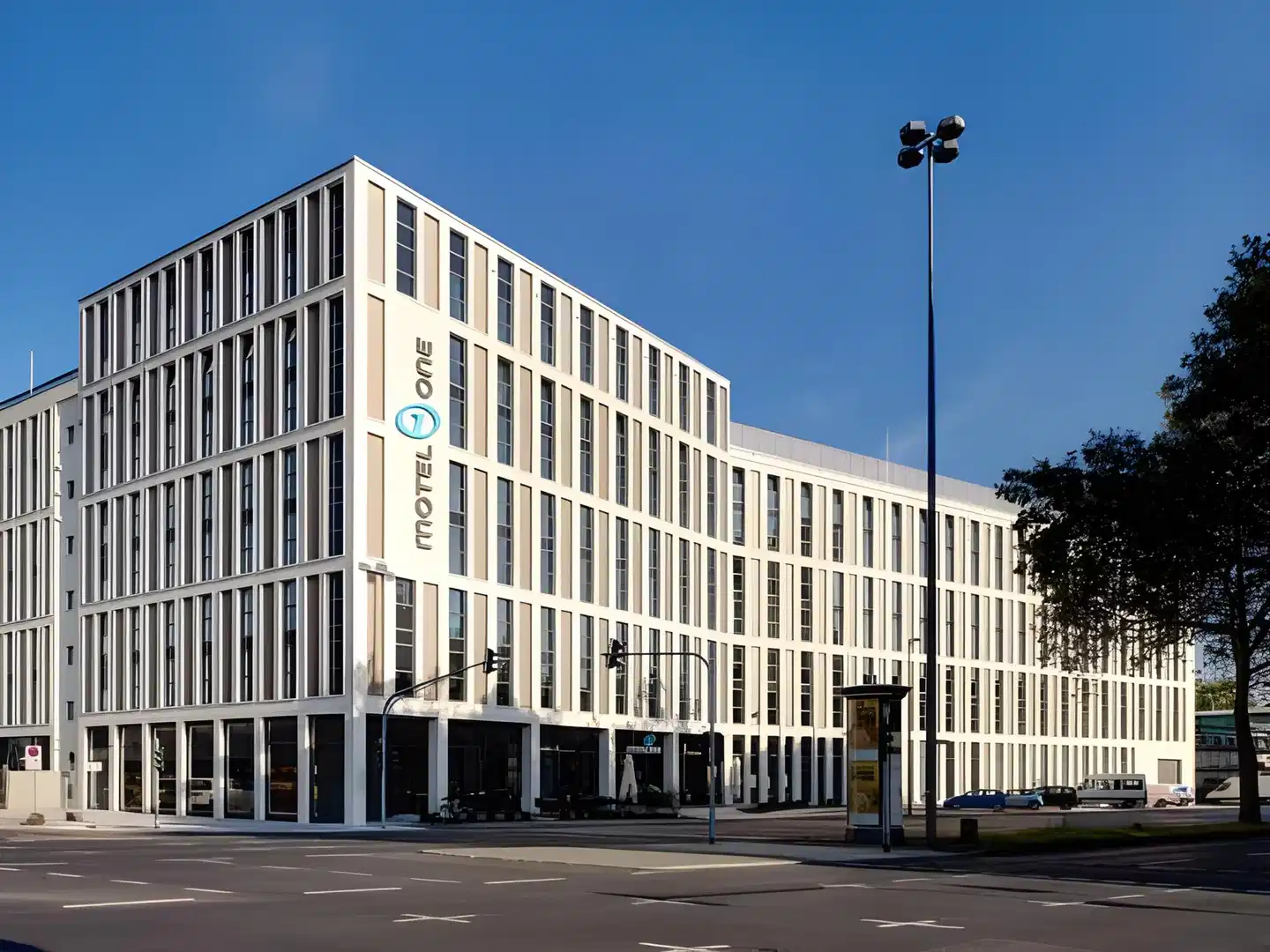 Motel One Koeln-waidmarkt Aussenansicht