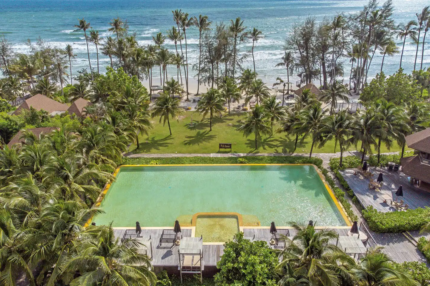 High Season Pool Villa & Spa Pool