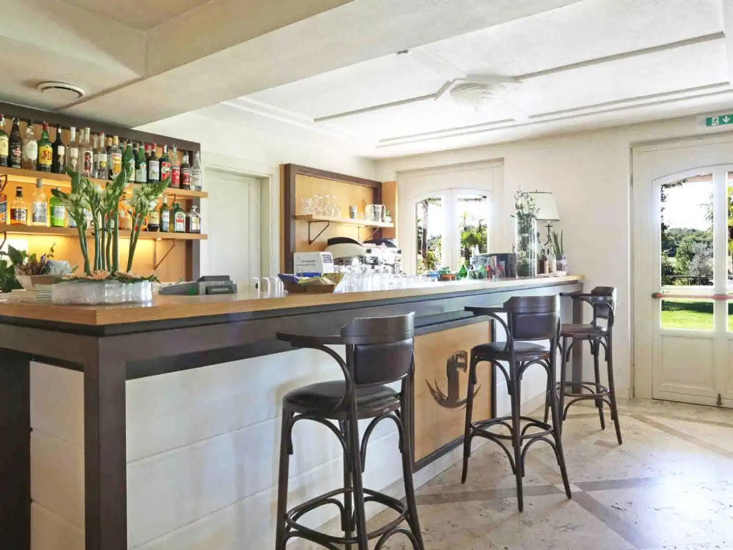 Chervò Golf Apartments Bar