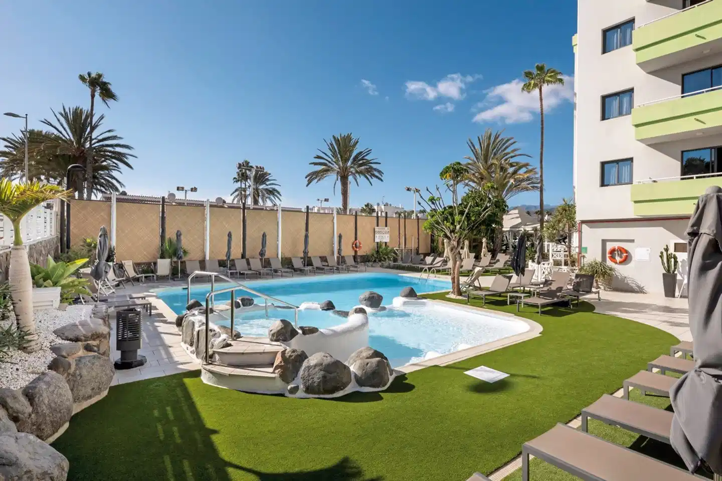 LIVVO Anamar Suites Pool