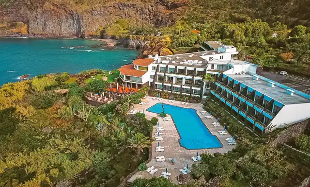 Caloura Hotel Resort Aussenansicht