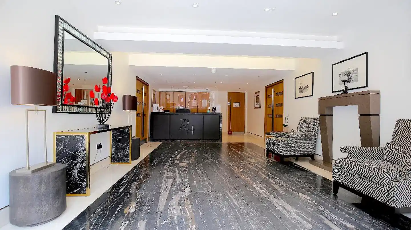 Roland House Apartments Lobby