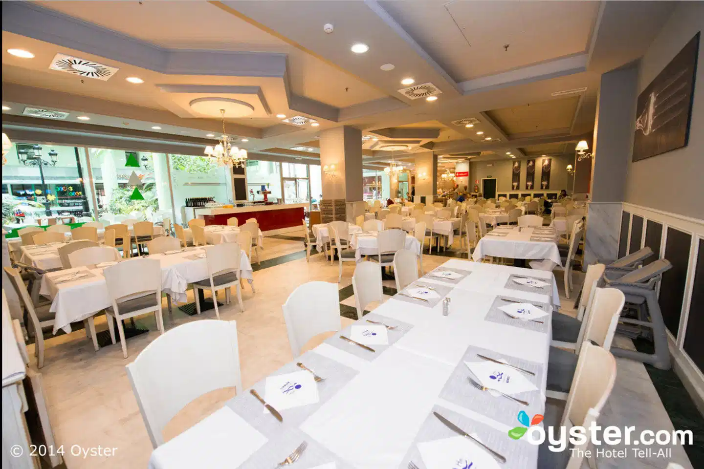 Holiday World Riwo Restaurant