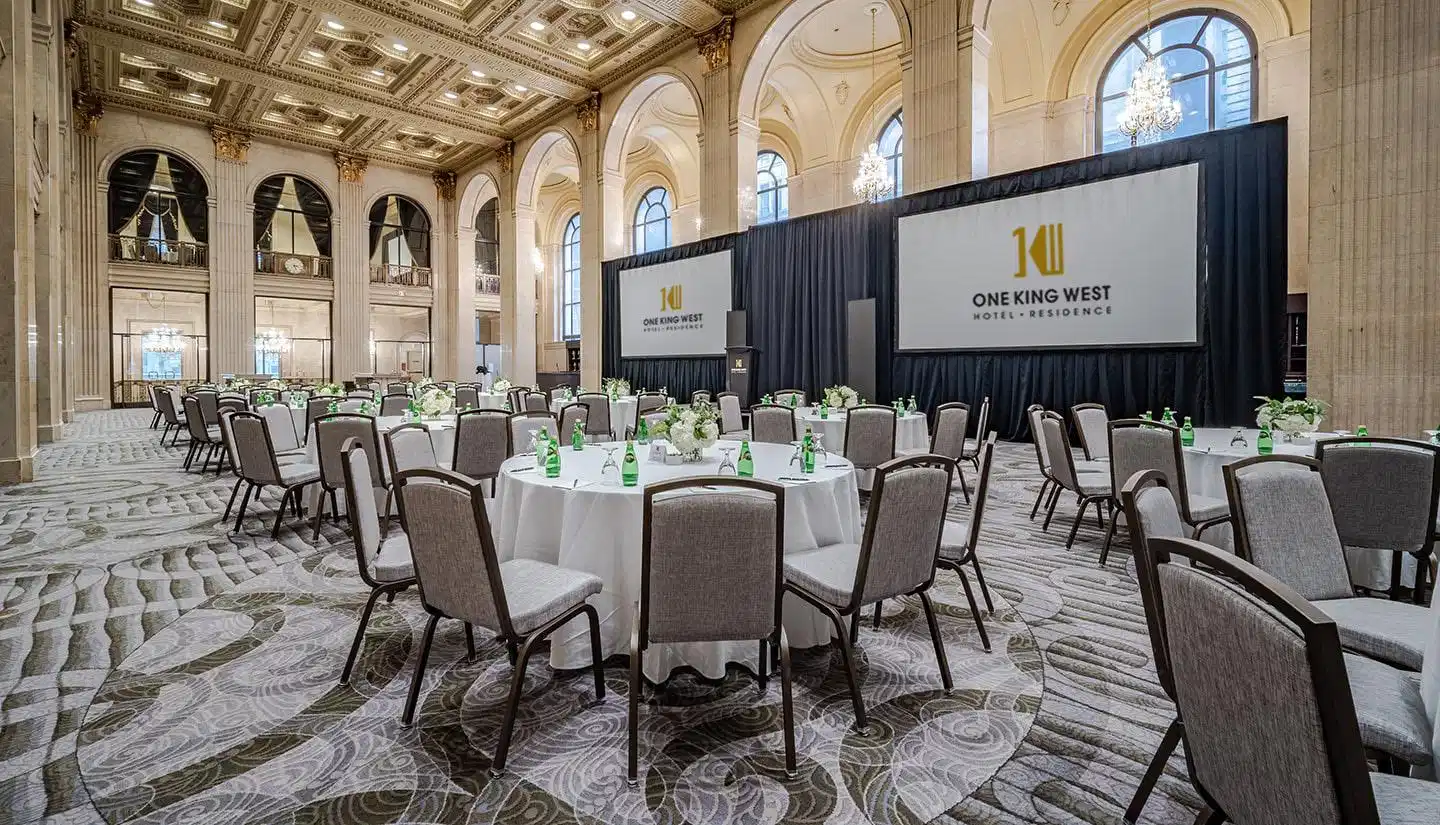 One King West Hotel and Residence Restaurant