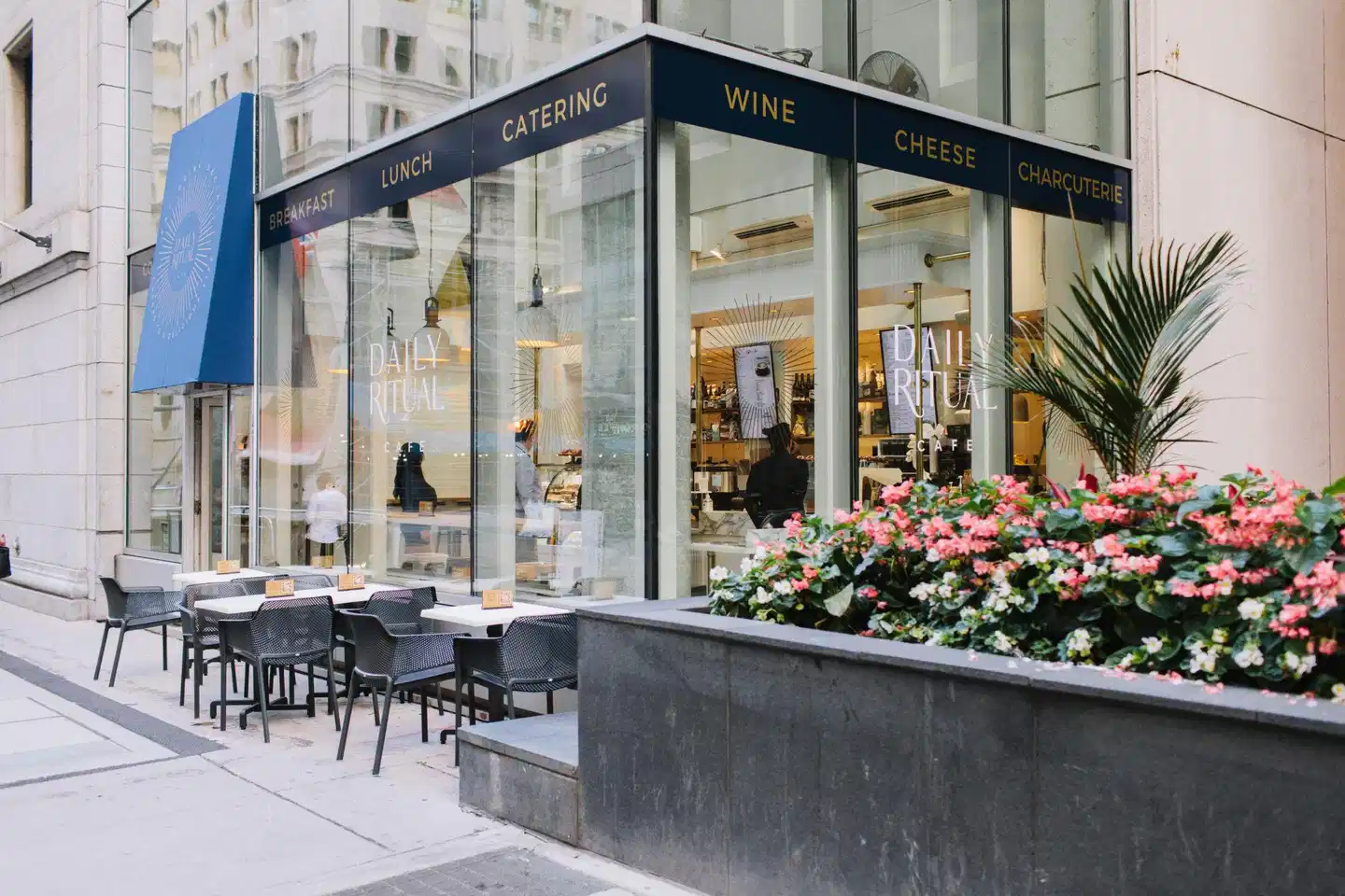 One King West Hotel and Residence Aussenansicht