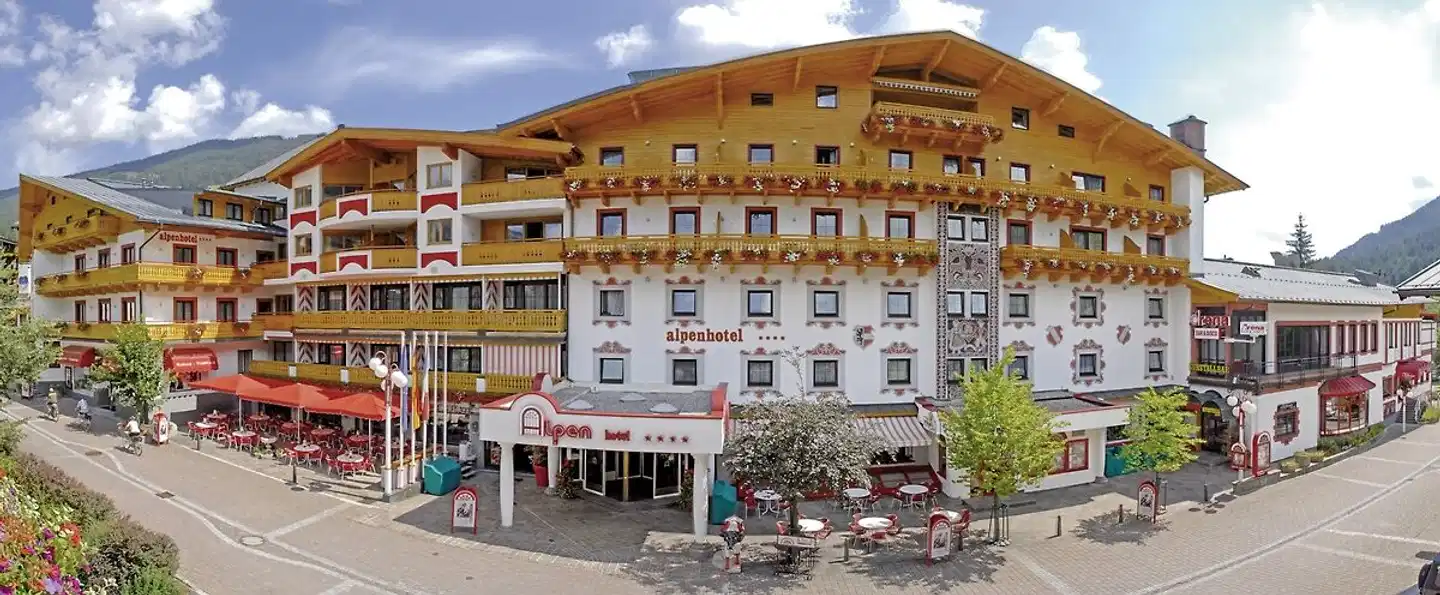 JUFA Alpenhotel Saalbach Aussenansicht