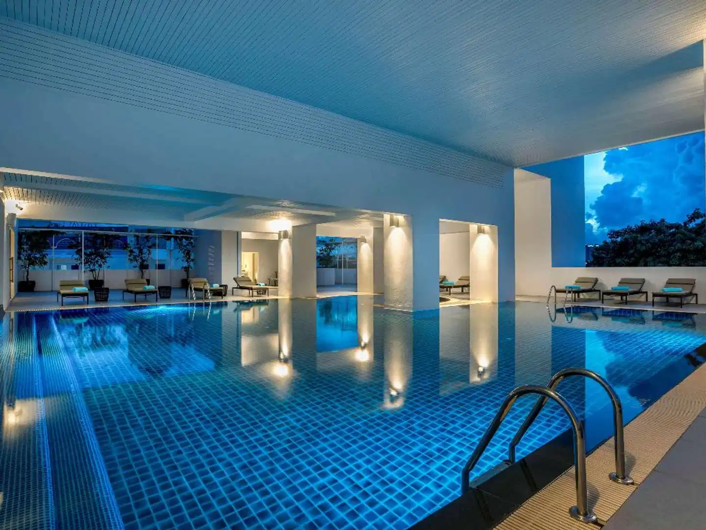 Novotel Phuket Phokeethra Hotel Hallenbad