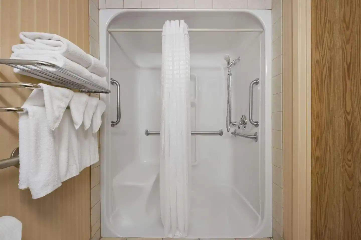 Super 8 by Wyndham Fort St. John BC Badezimmer