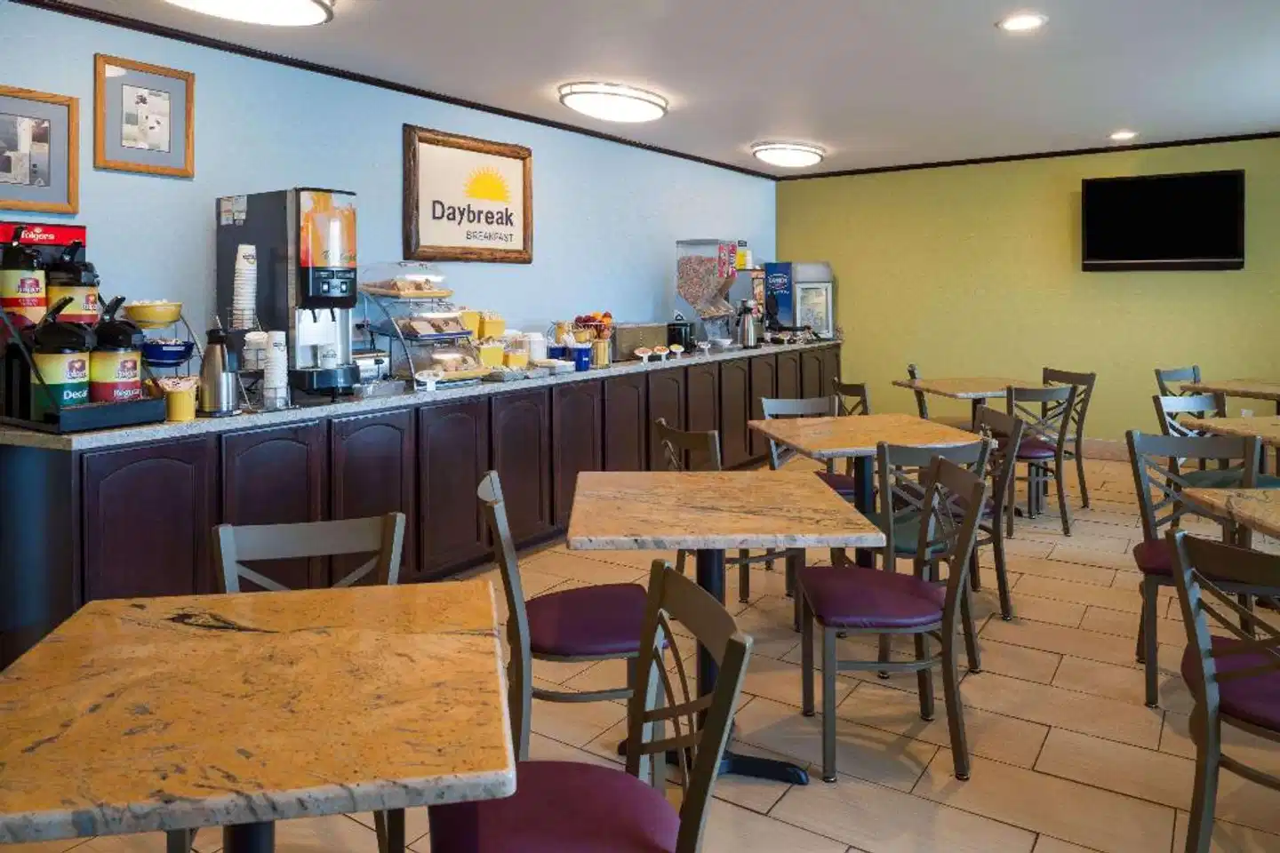 Days Inn & Suites by Wyndham Spokane Airport Airway Heights Bar