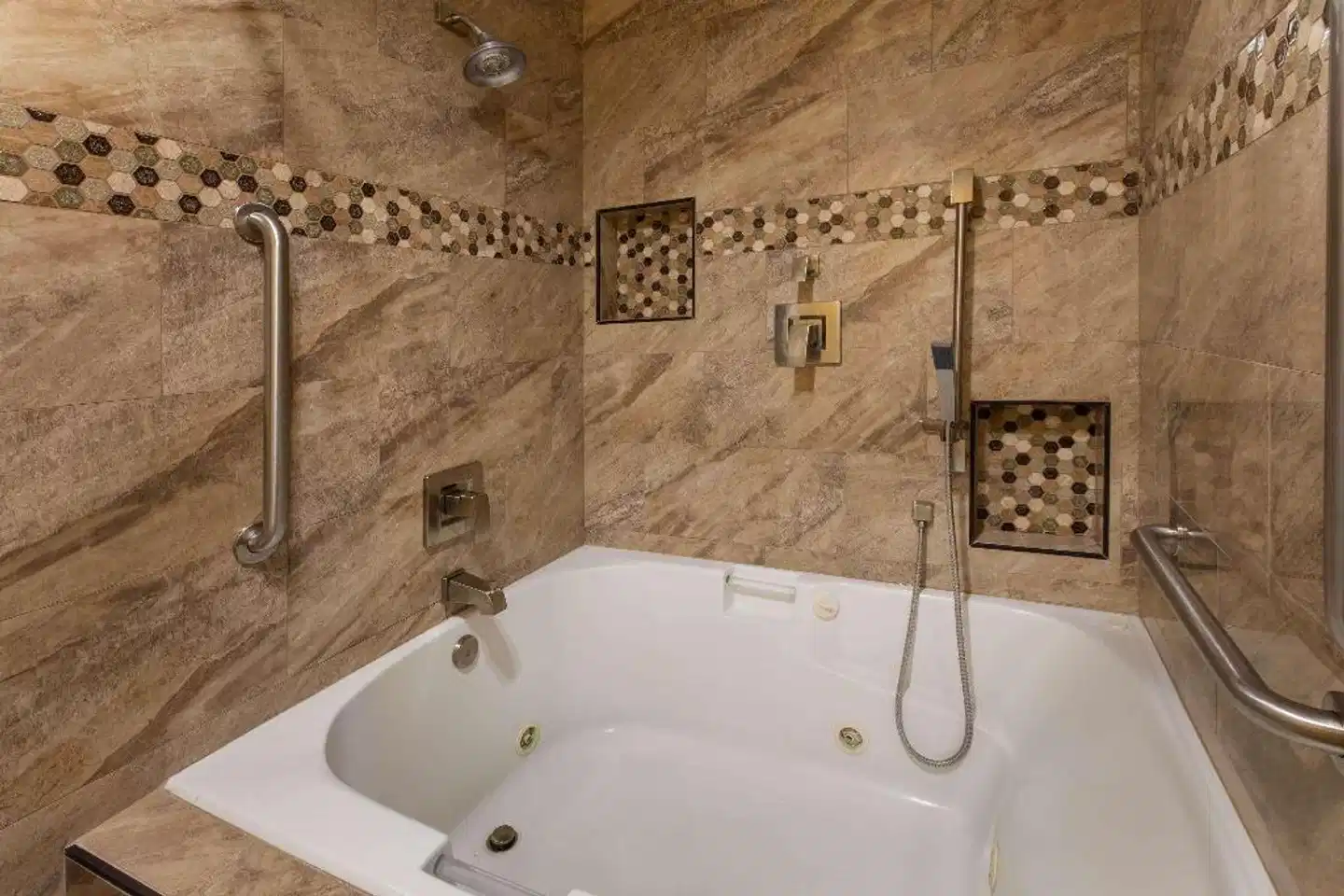 Hotel Vinea, a Travelodge by Wyndham Badezimmer