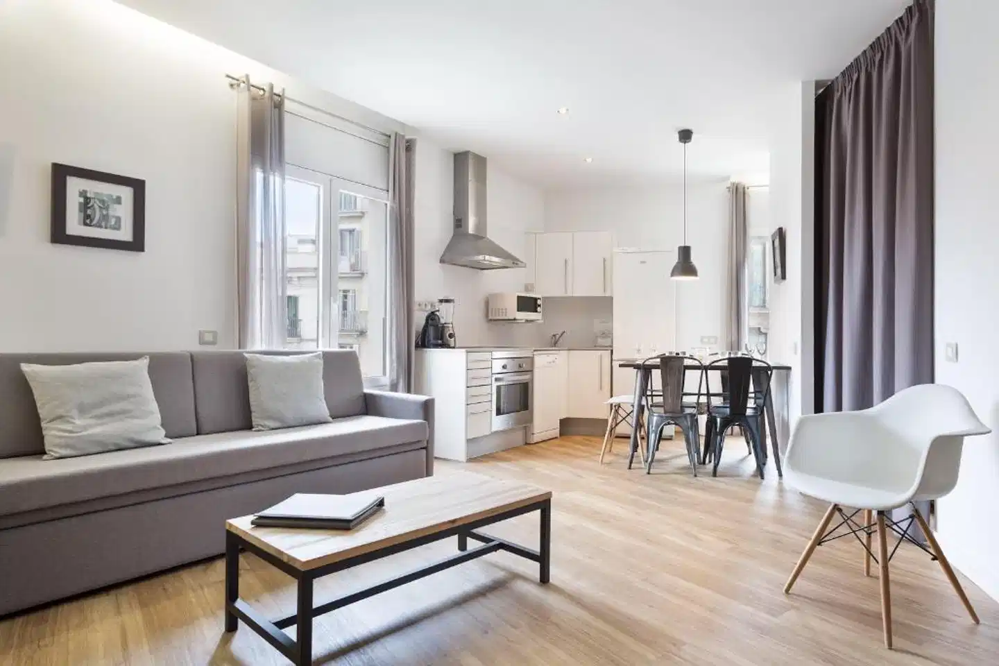 Amister Apartments Lobby