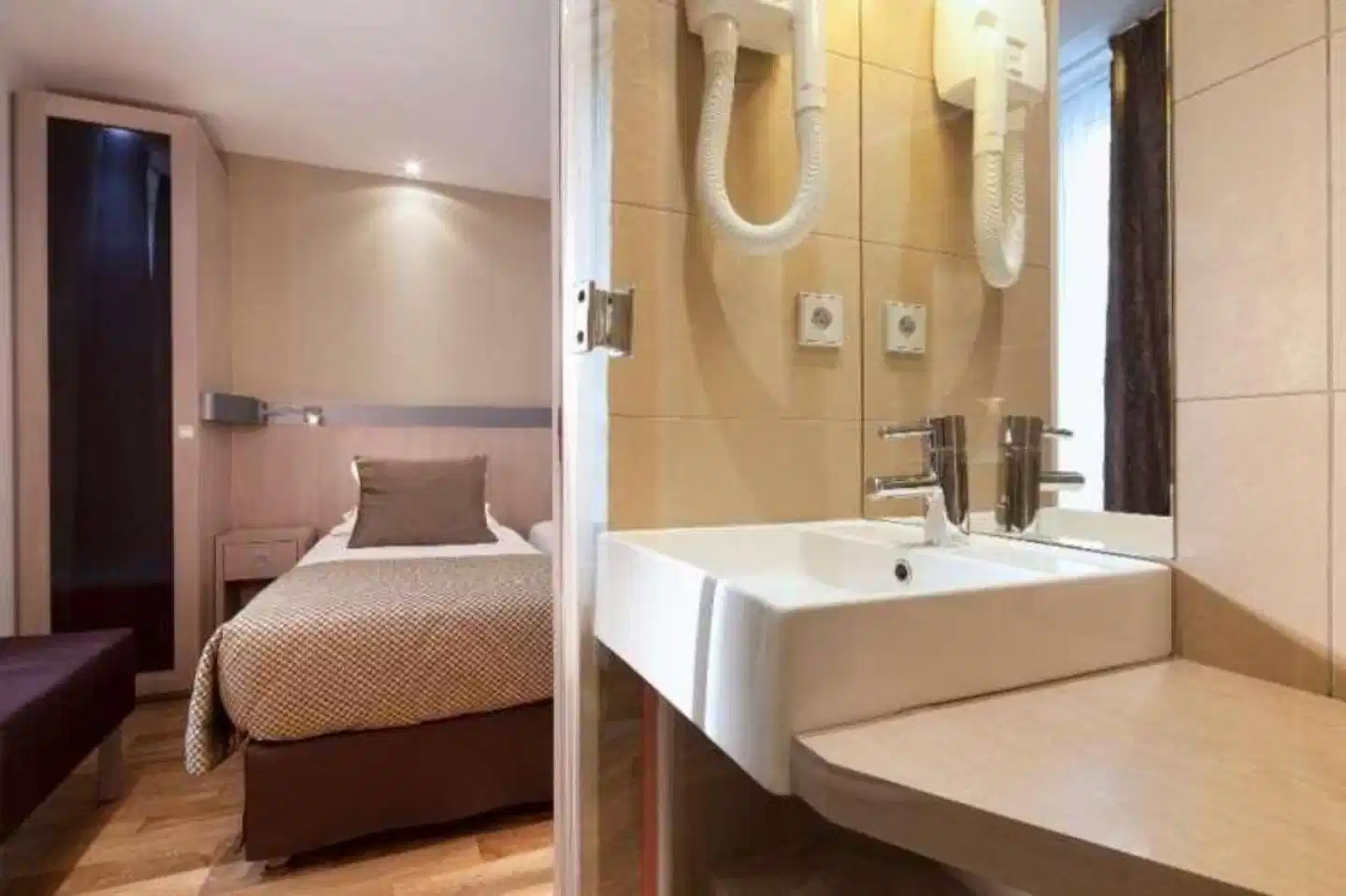 Hôtel Tourisme Avenue Badezimmer