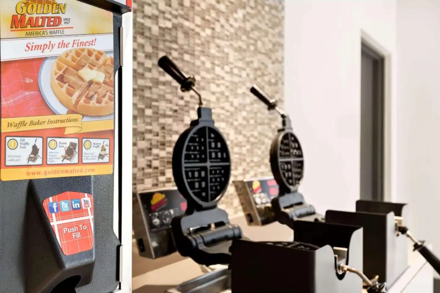 La Quinta Inn & Suites by Wyndham Orlando IDrive Theme Parks Sport und Entertainment