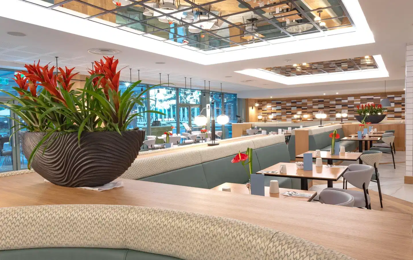 Crowne Plaza Marlow Lobby