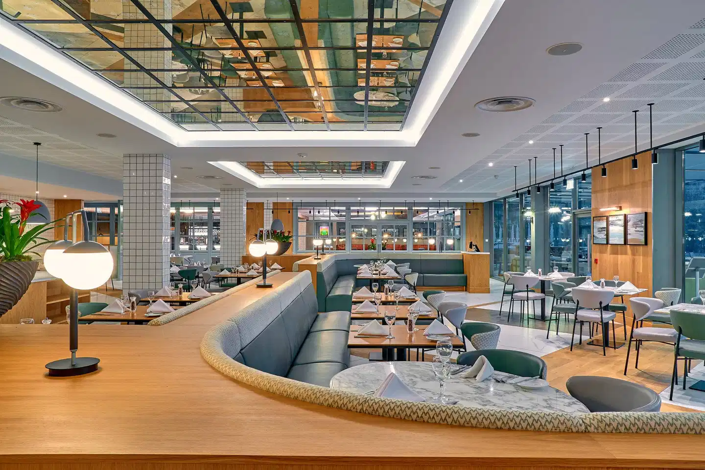 Crowne Plaza Marlow Lobby