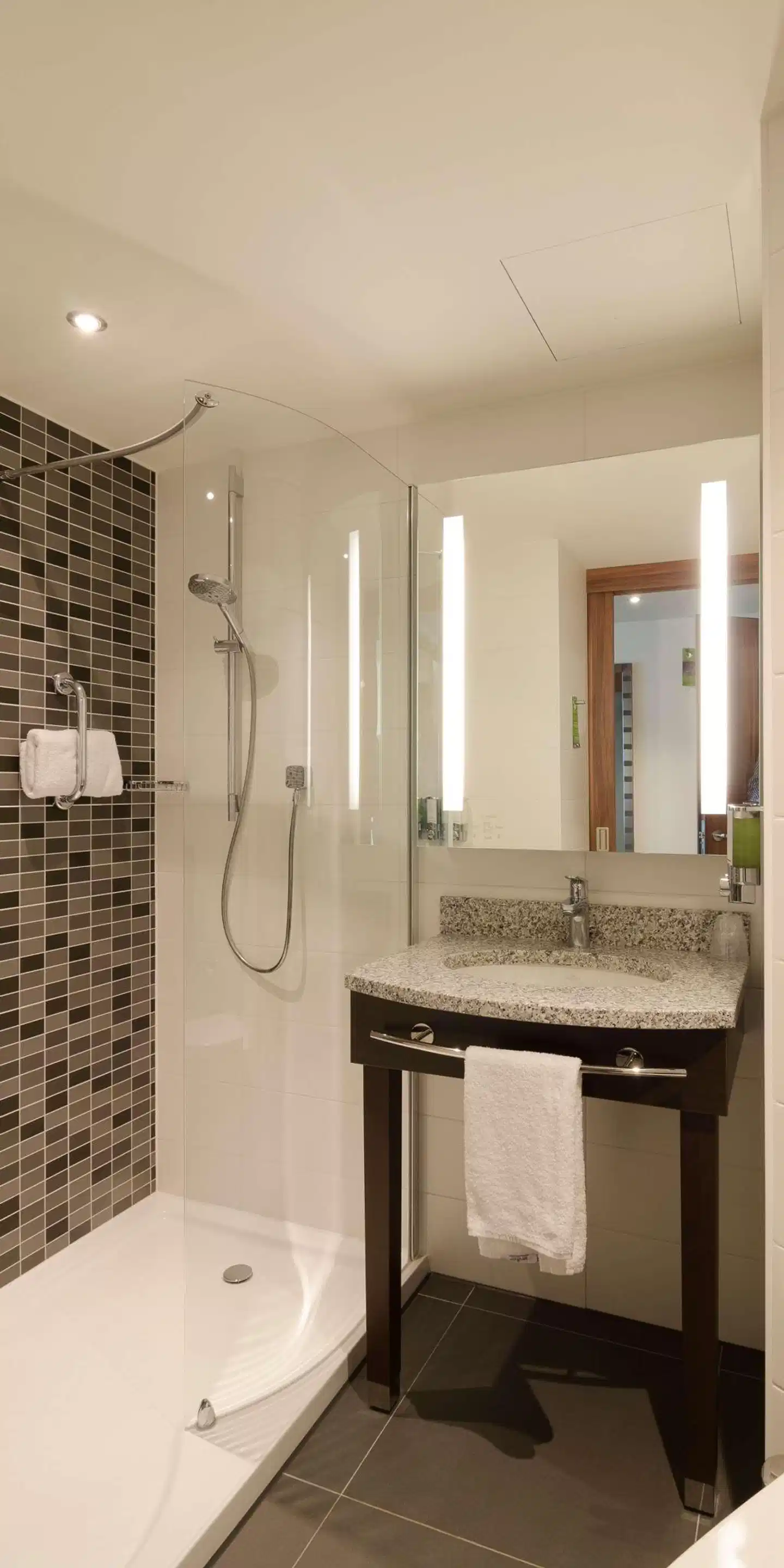 Hampton by Hilton Nürnberg City Centre Badezimmer