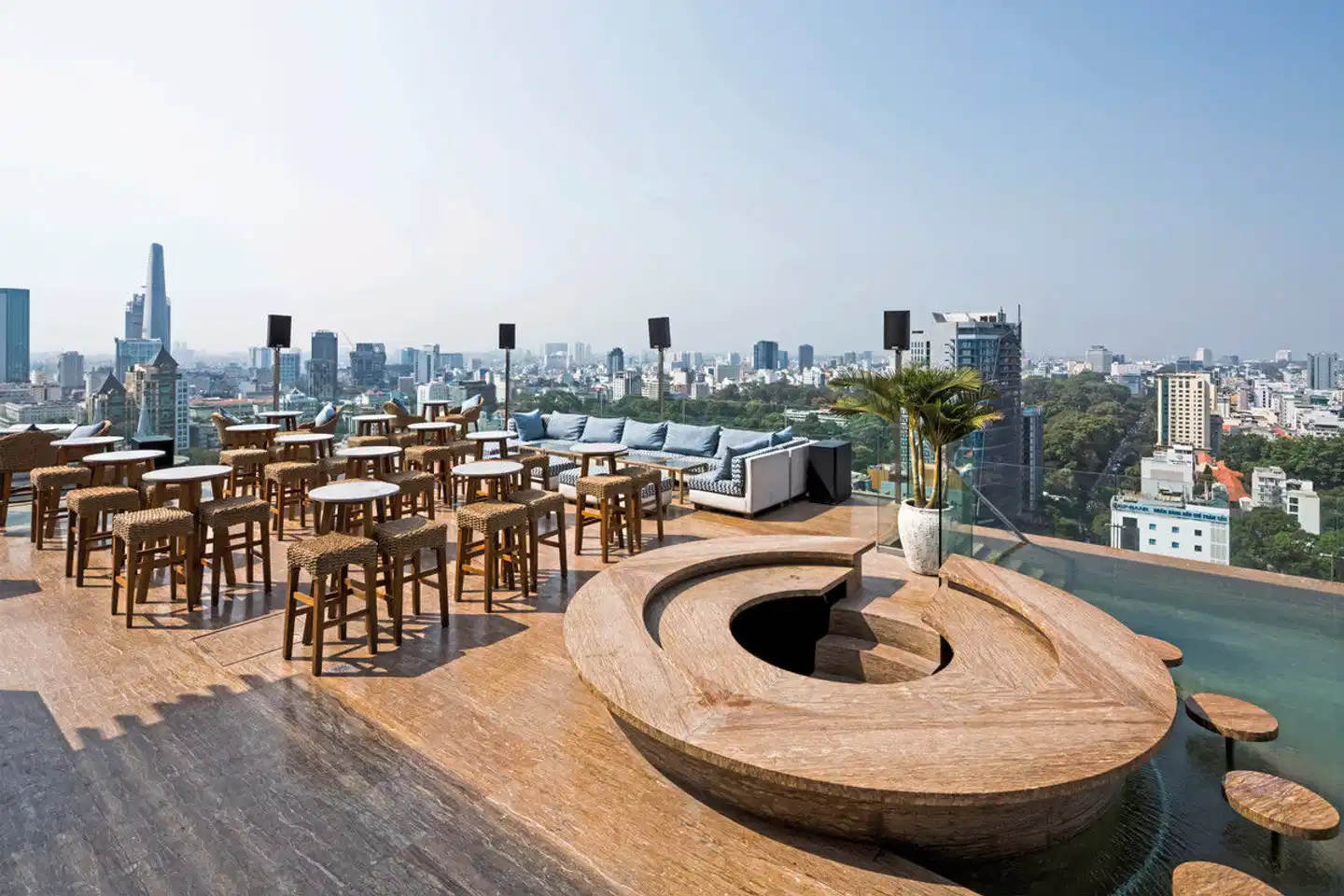 Hotel des Arts Saigon - MGallery Collection Terrasse