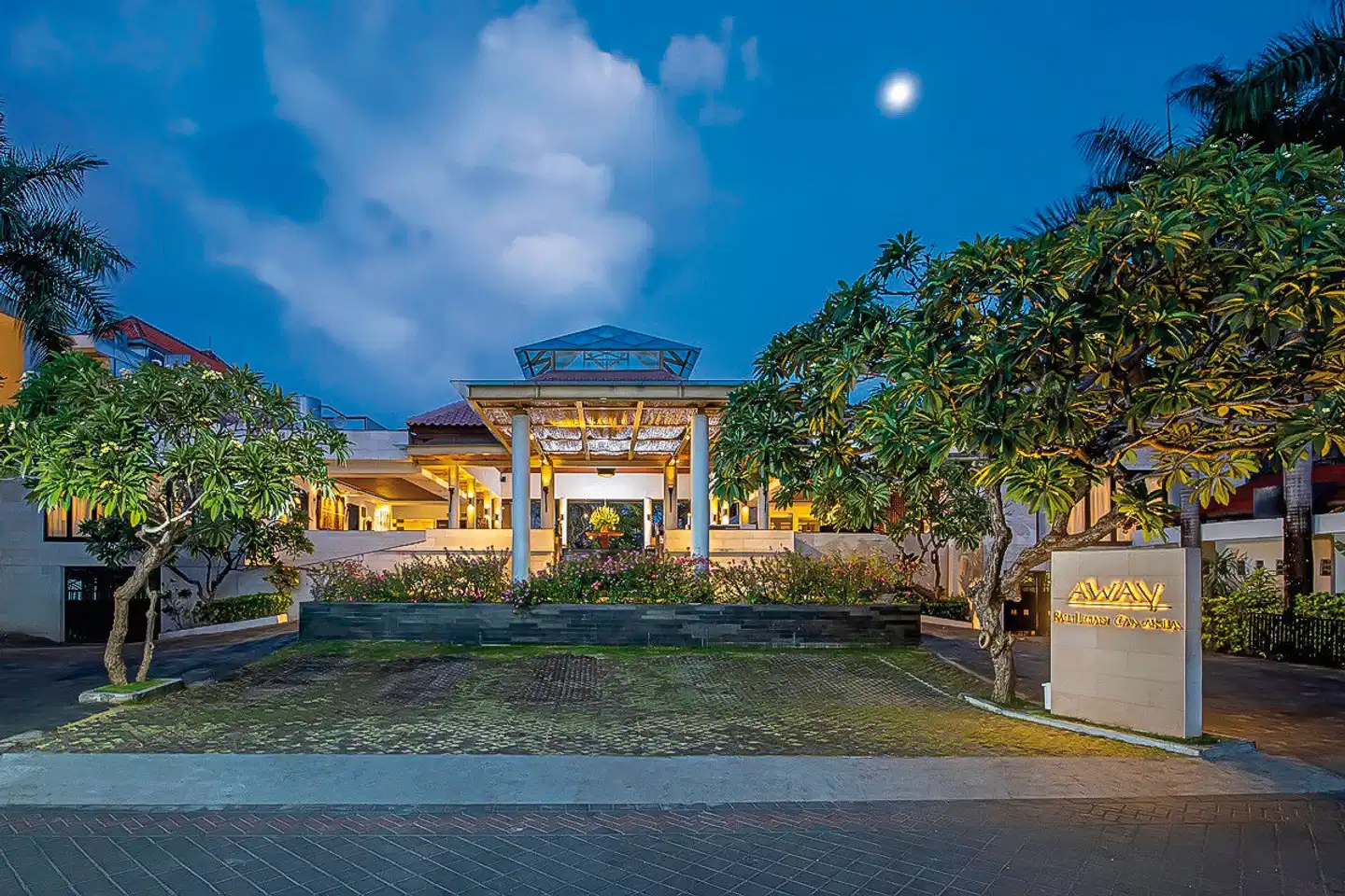 Away Bali Legian Camakila Garten