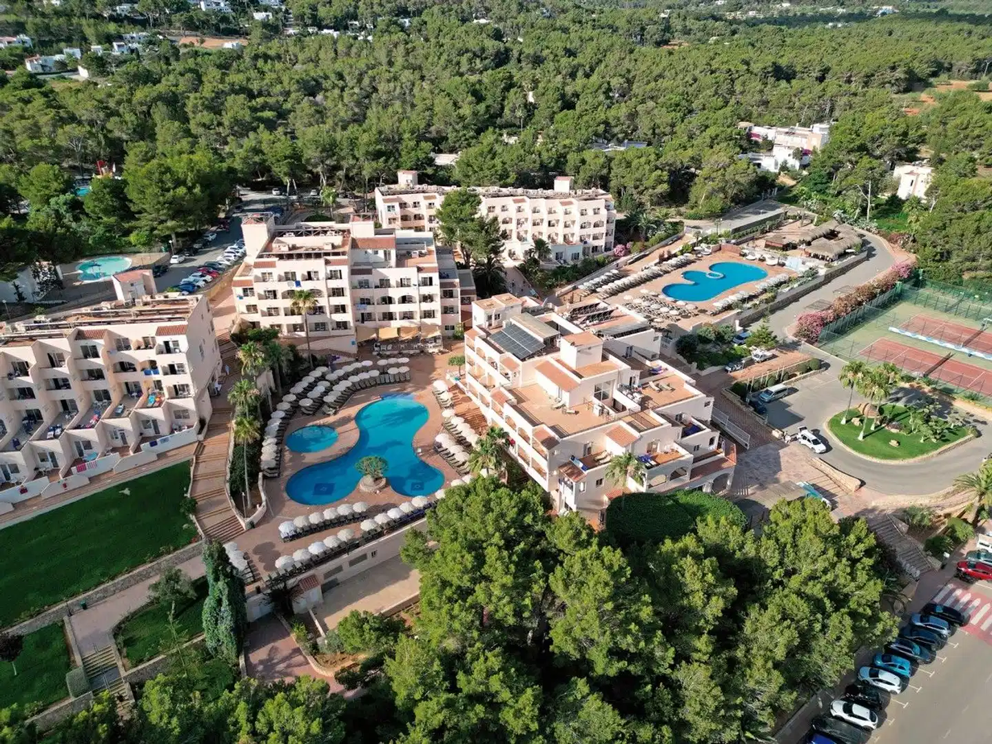 Invisa Cala Blanca Aussenansicht