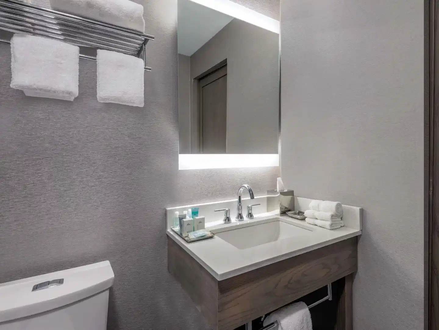 Wyndham Garden LaGuardia South Badezimmer