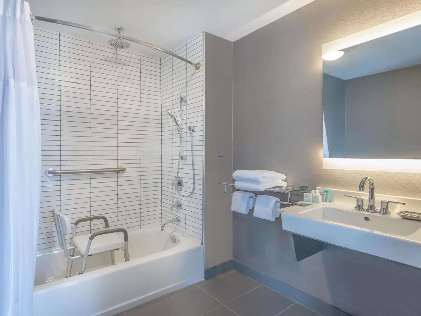 Wyndham Garden LaGuardia South Badezimmer