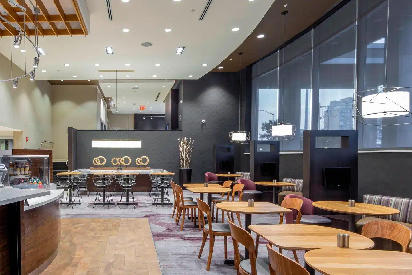 Courtyard by Marriott New York Queens/Fresh Meadows Lobby