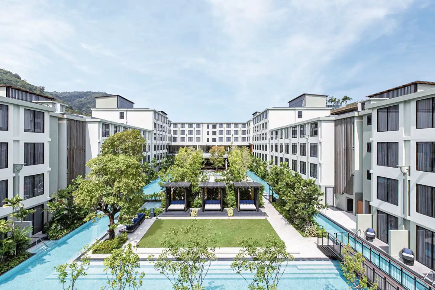 Four Points by Sheraton Phuket Patong Beach Resort Aussenansicht