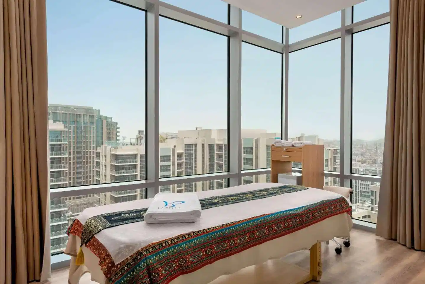 Novotel Dubai Gold District Badezimmer