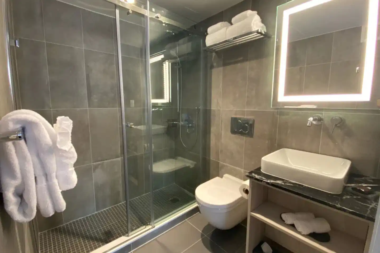 Wingate by Wyndham New York Midtown South/5th Ave Badezimmer