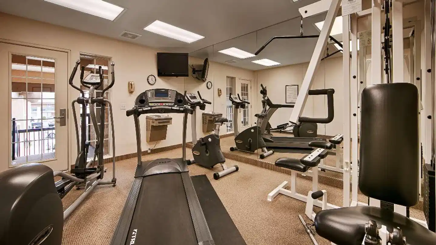 Best Western Plus A Wayfarer's Inn & Suites Sport und Entertainment