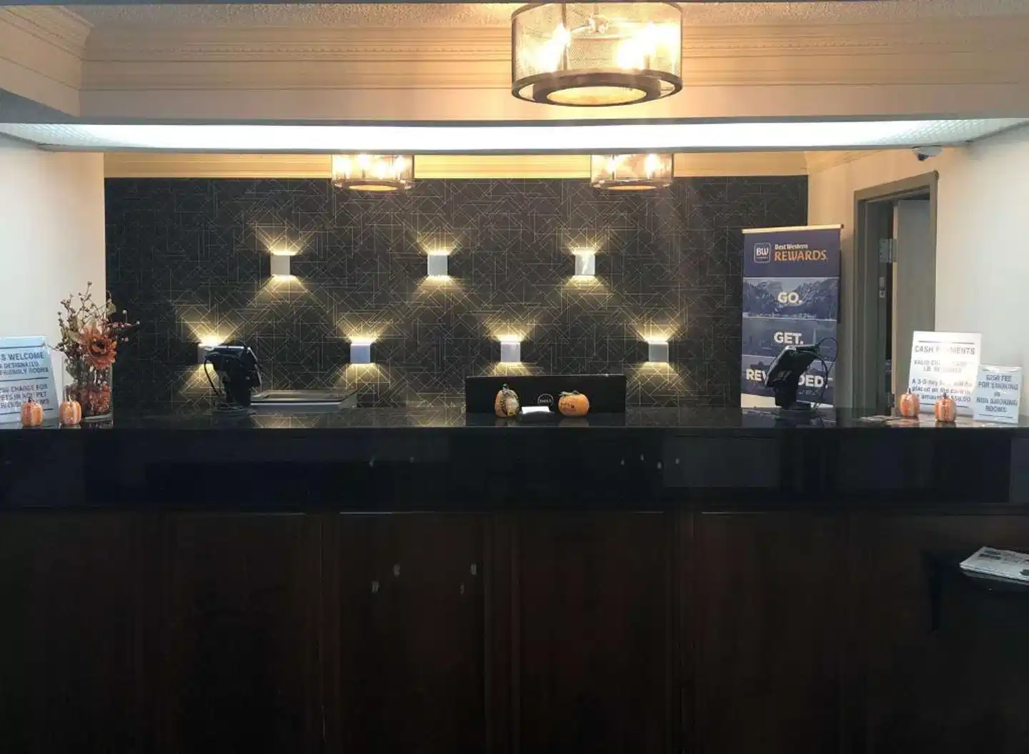 Best Western Inn & Suites of Macon Lobby
