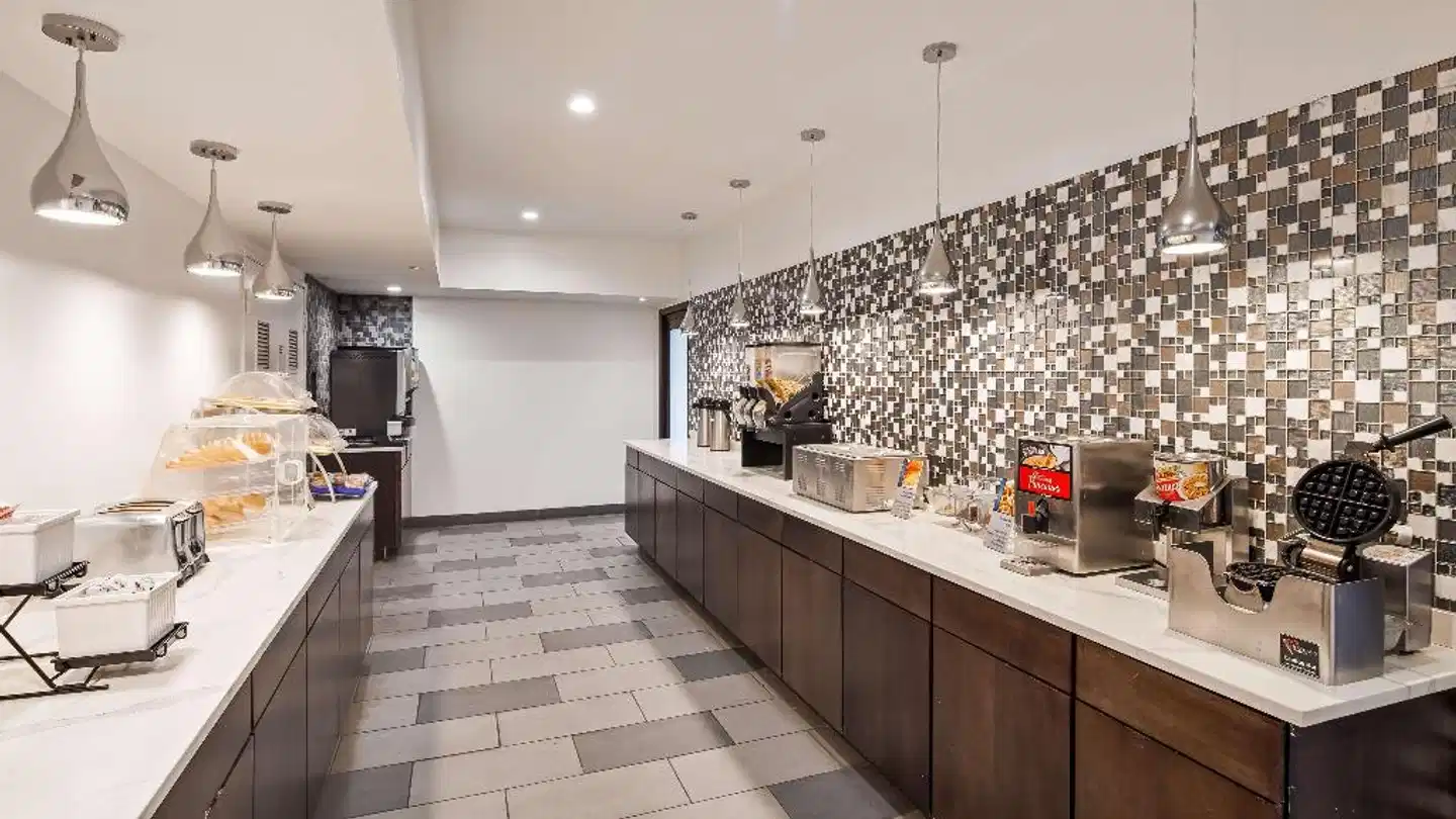 Best Western Inn & Suites - Midway Airport Bar