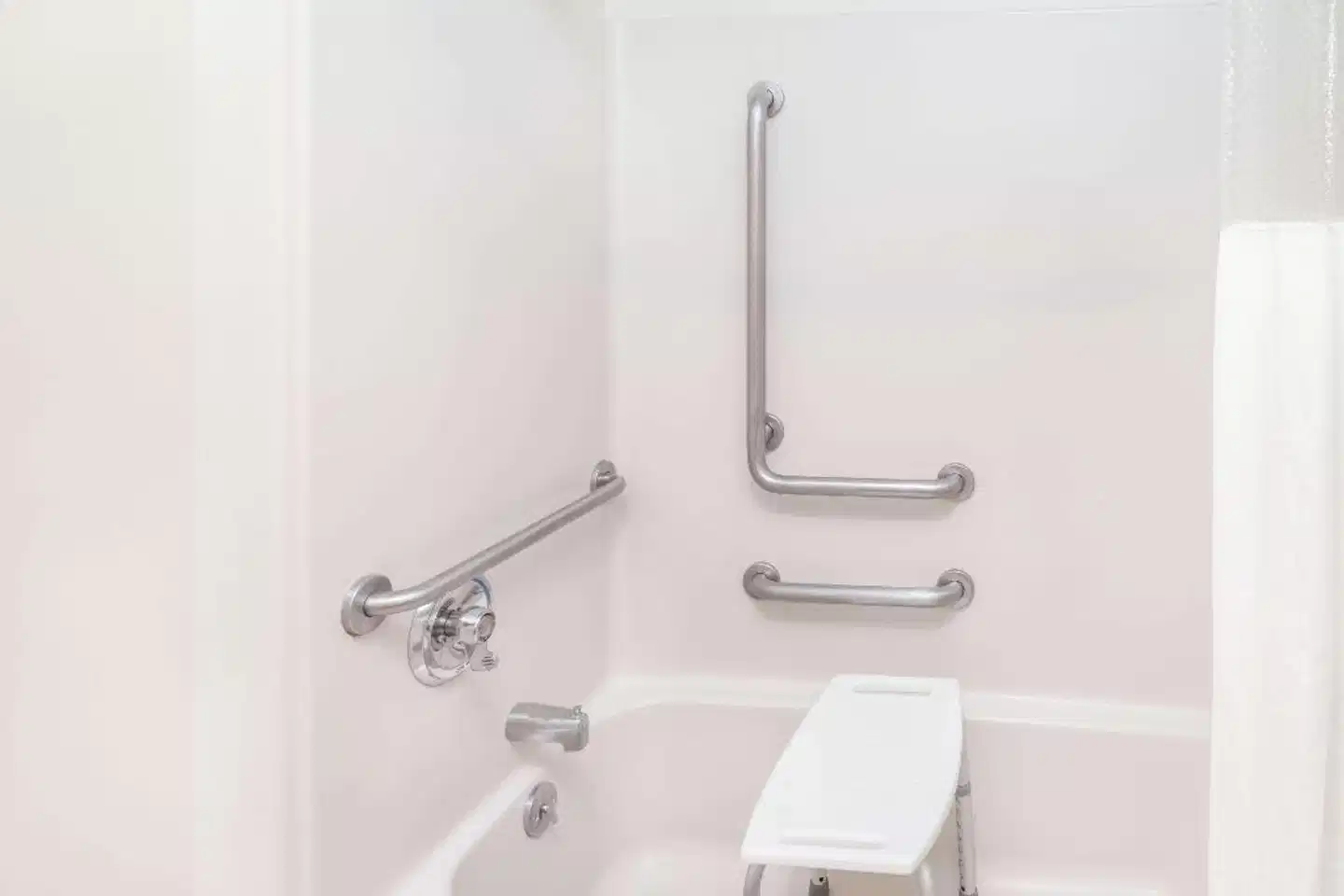 Baymont by Wyndham Champaign Badezimmer