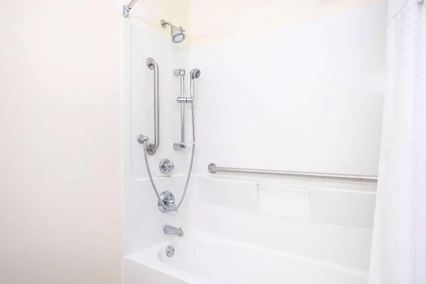 Baymont Inn and Suites Savannah South Badezimmer