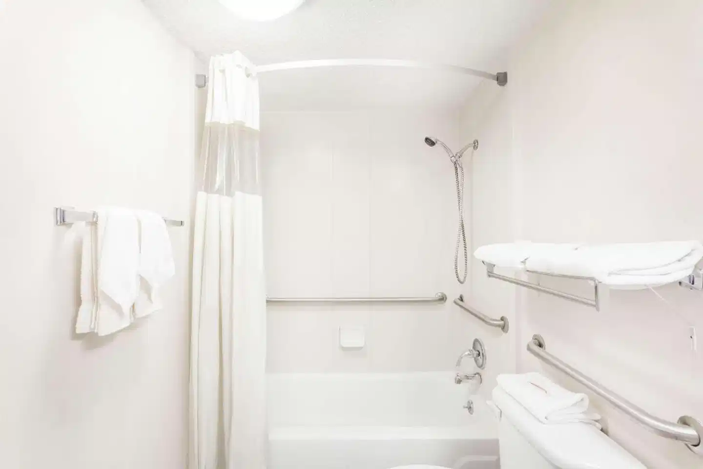 Days Inn by Wyndham Martin Badezimmer