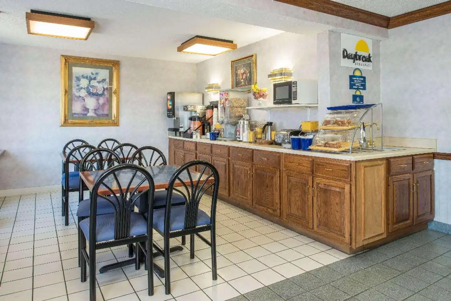 Days Inn by Wyndham Pontoon Beach Bar