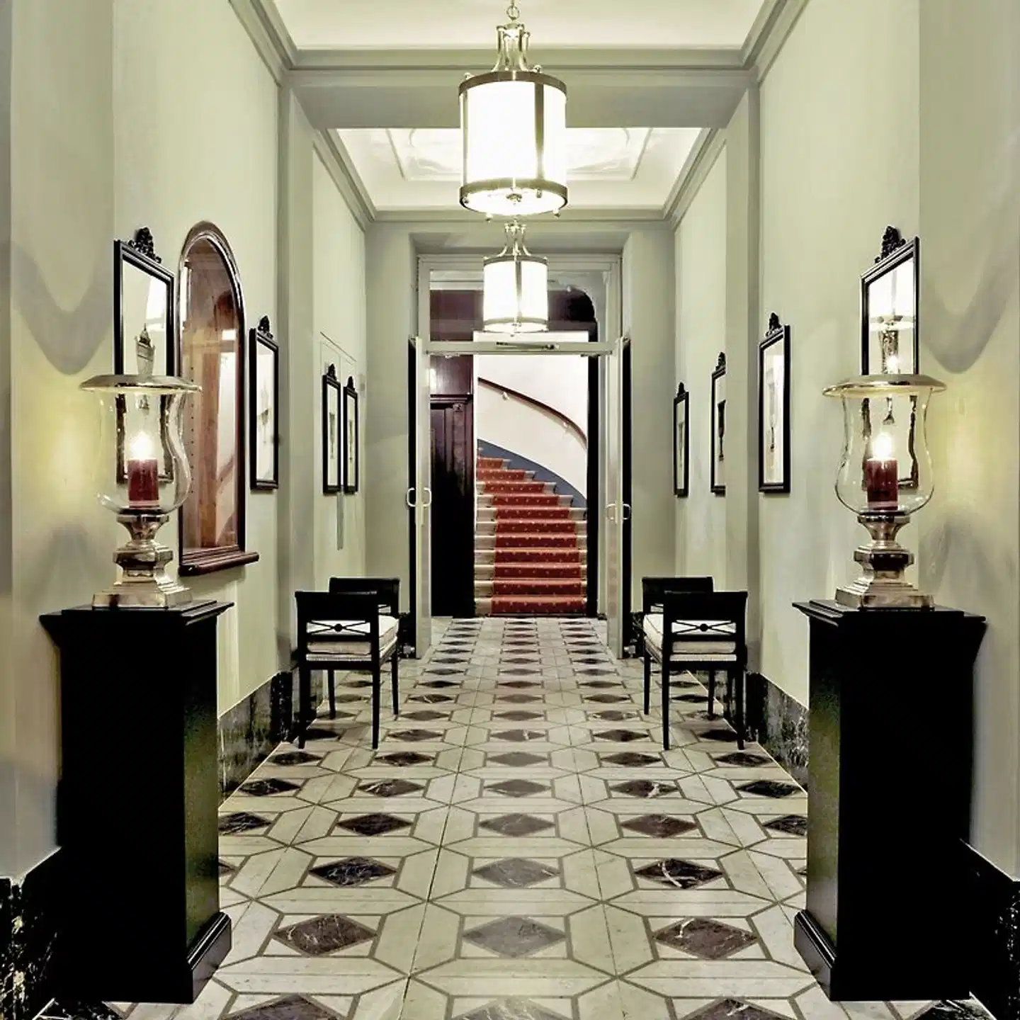 Hotel Kärntnerhof Lobby