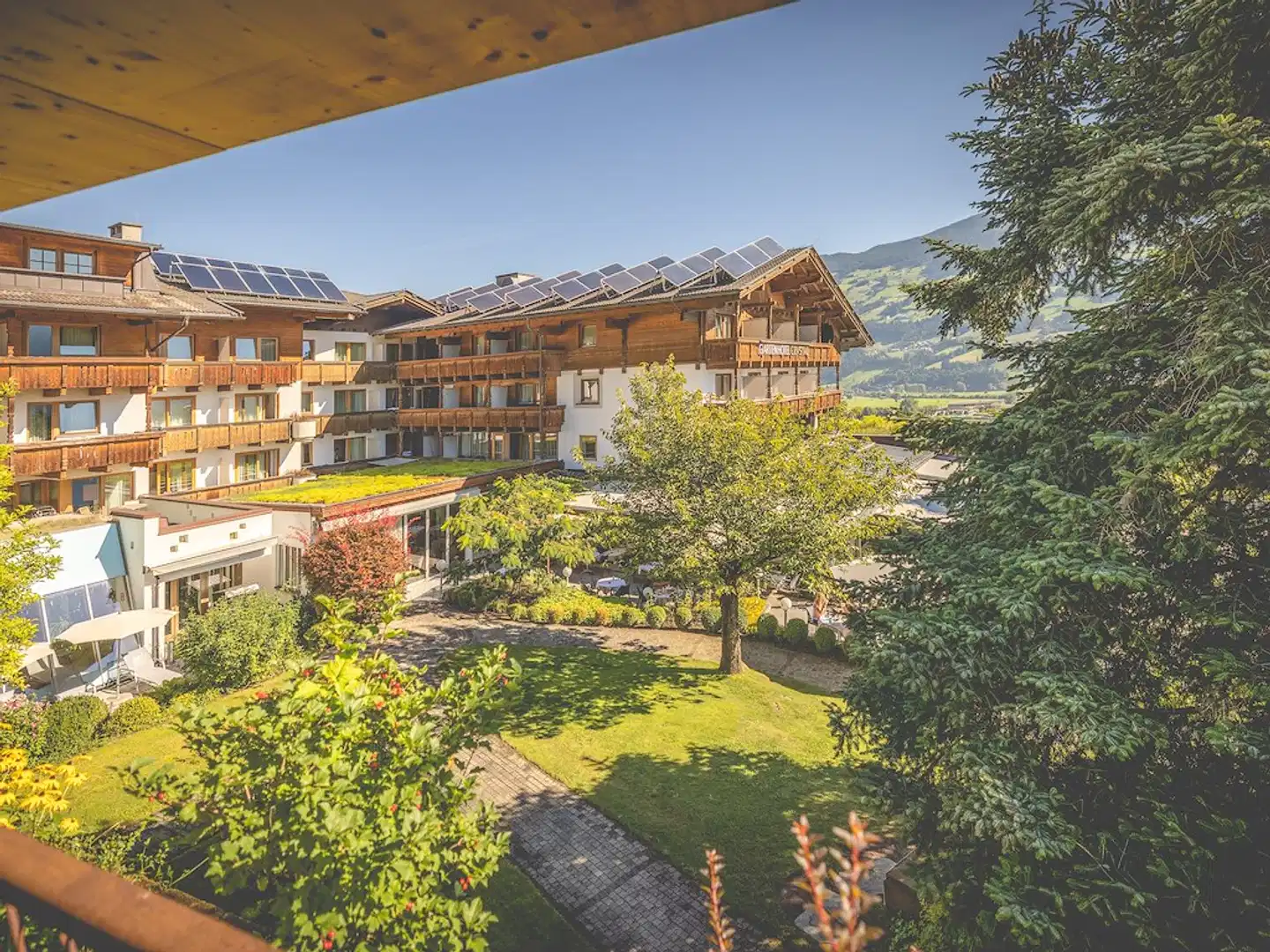 Gartenhotel CRYSTAL Garten