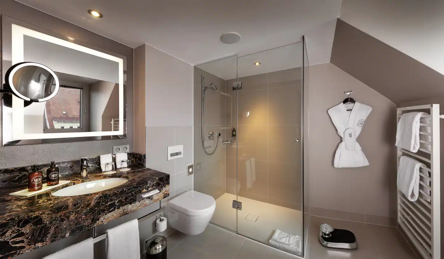 Hotel Maximilian's Badezimmer